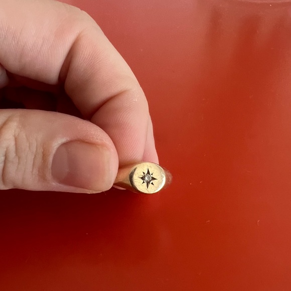 Gold signet ring - 9 karat